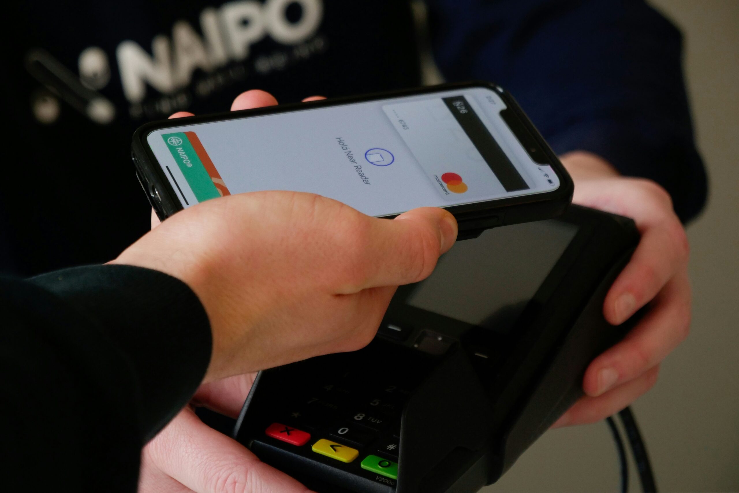 iPhoneを決済端末にかざしてApple Pay決済