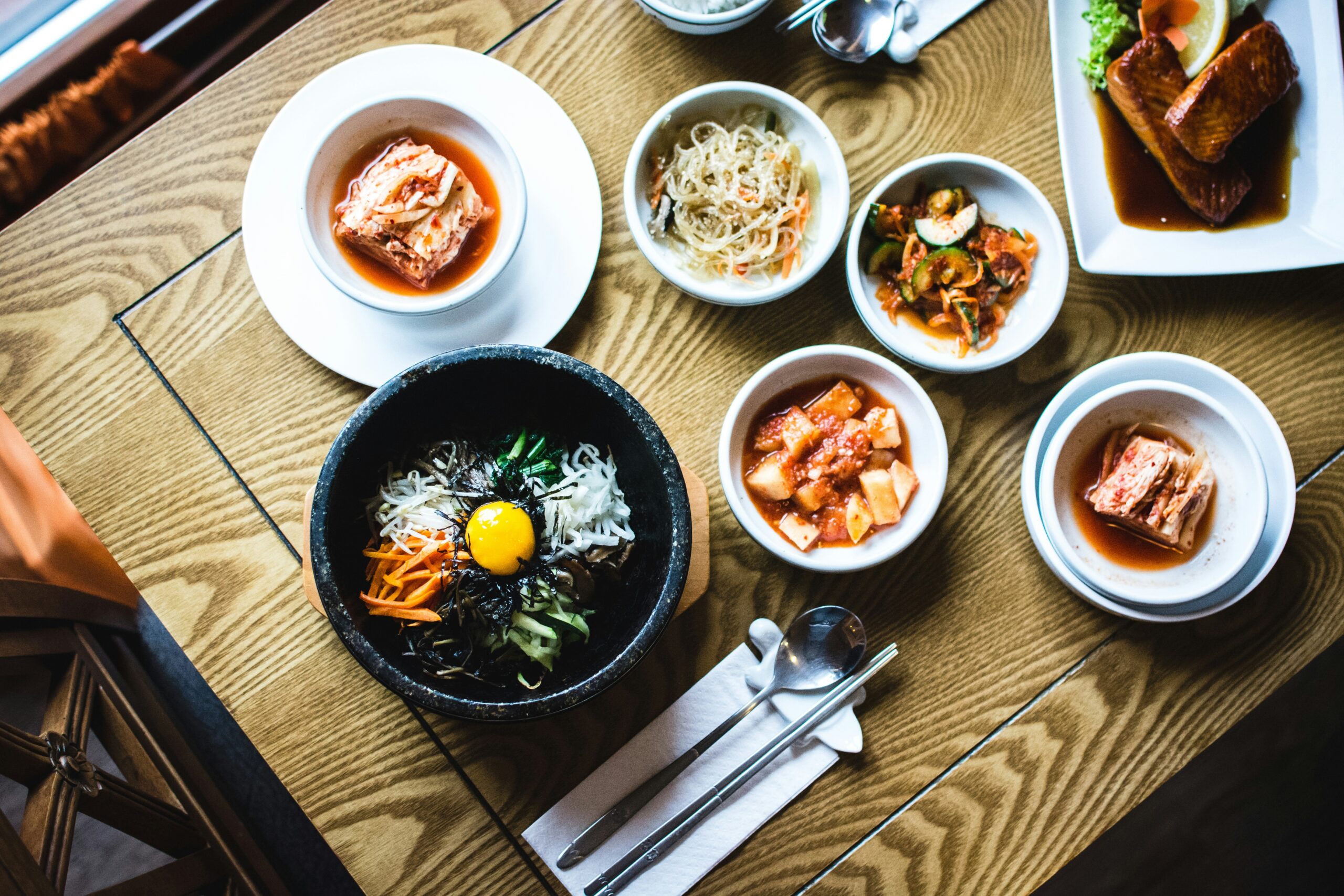 韓国料理のテーブル