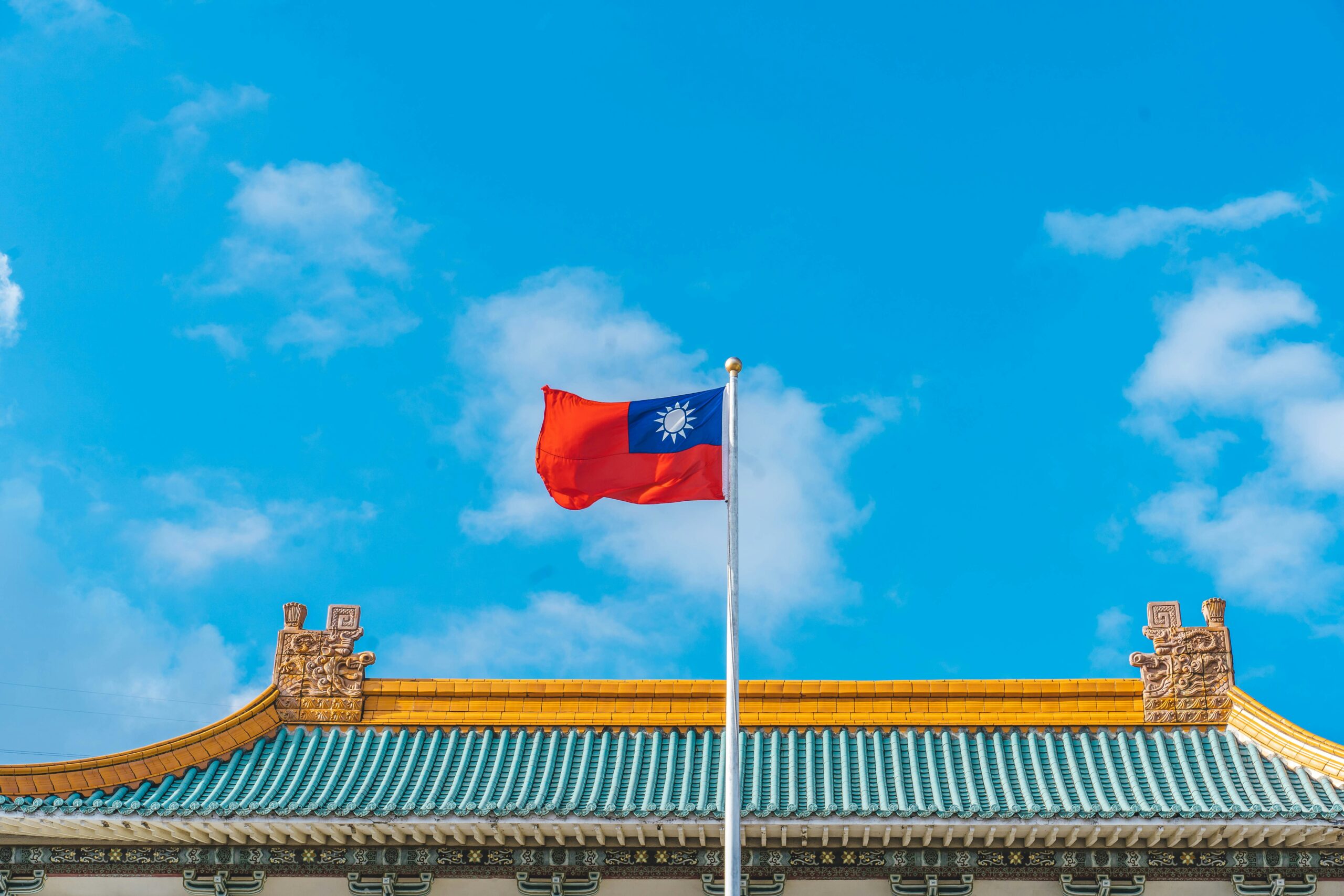 台湾国旗と伝統的な屋根