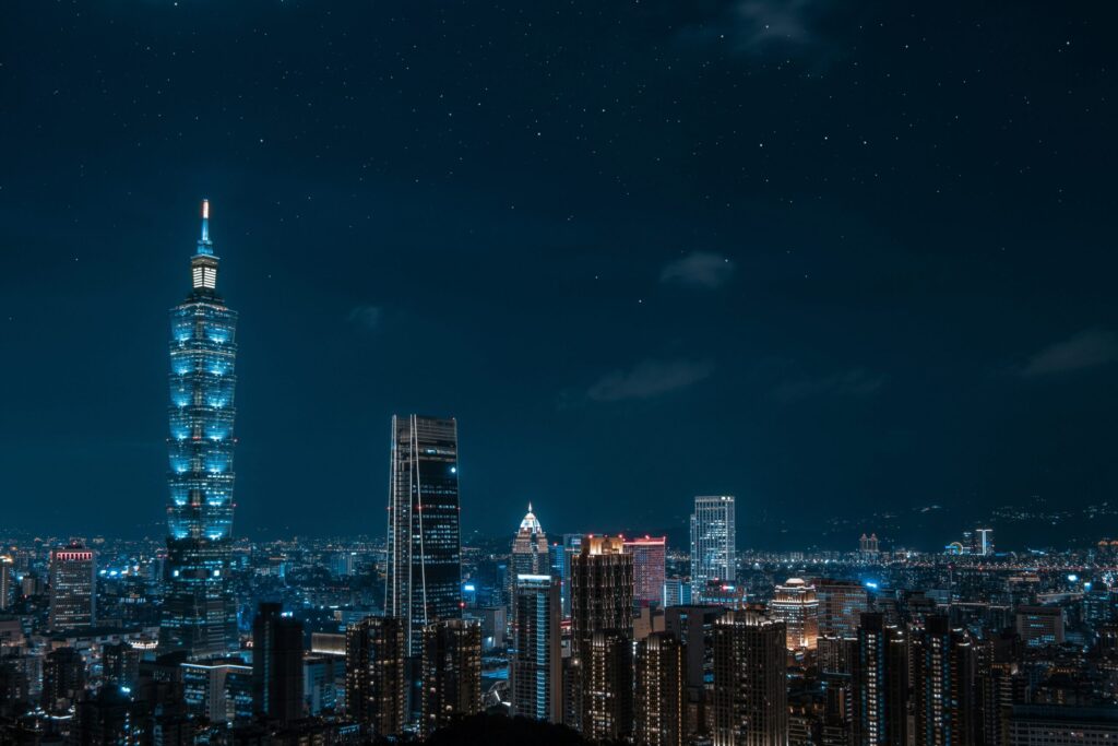 夜の台北101とスカイライン