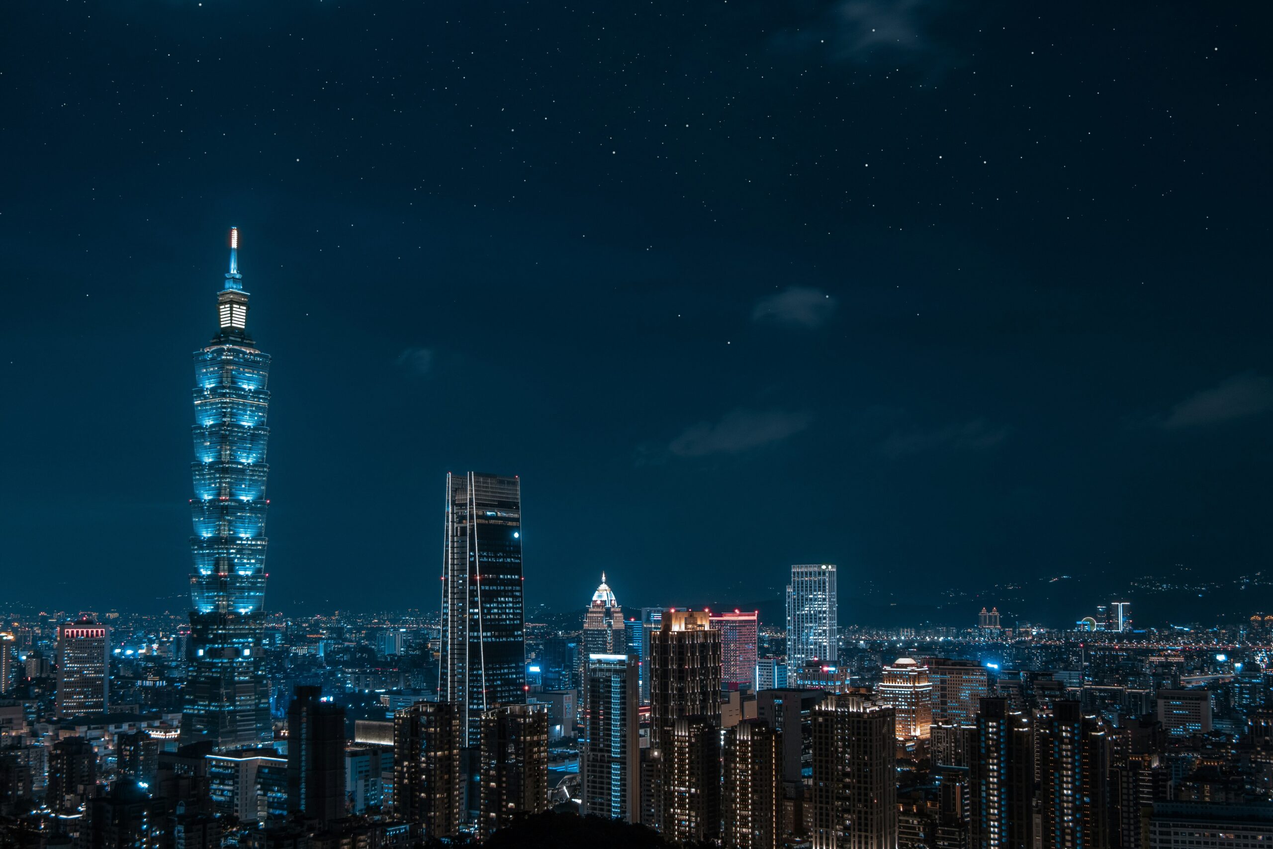 夜の台北101とスカイライン