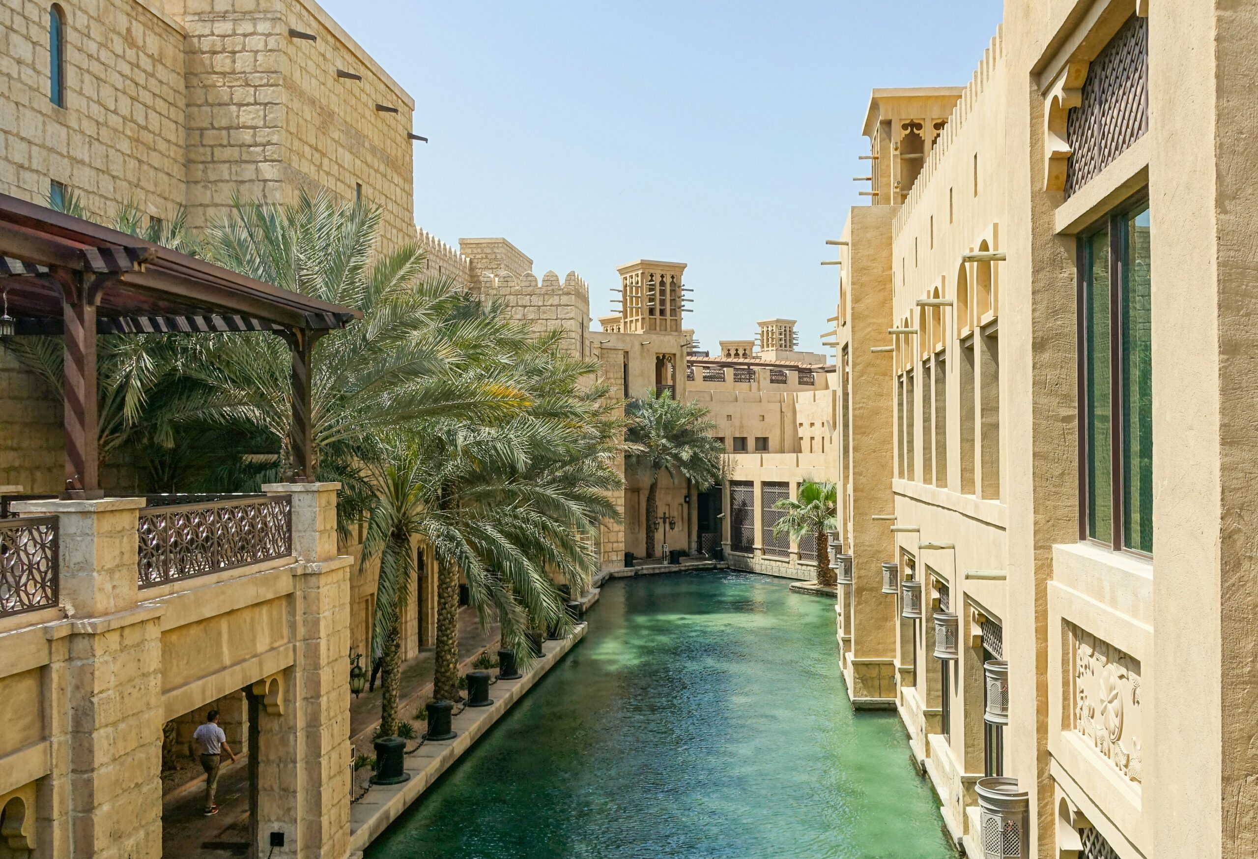 ドバイ・マディナジュメイラの水路と建物